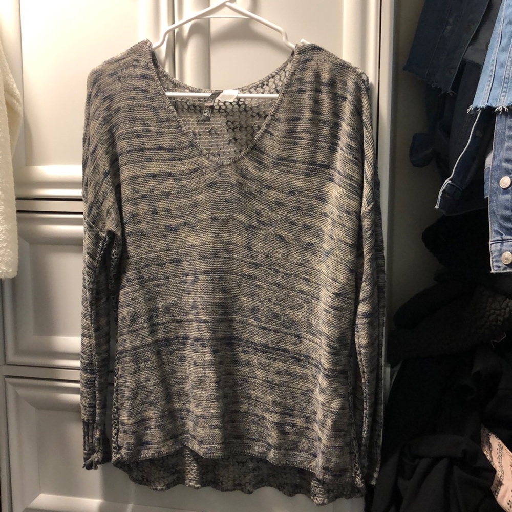 Grey and blue sweater M